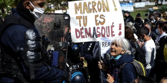 93 195238 demonstrations paris against contain corona 700x400