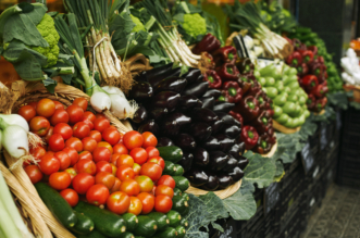 recolte legumes frais dans paniers presentes plein air marche vendre