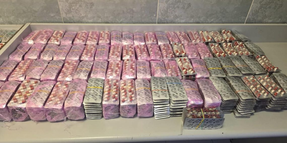 إحباط محاولة تهريب 17 ألفا و458 قرصا طبيا مخدراً و60 كيلوغراما من مادة "المعسل" بميناء طنجة 1 055fae9f 8111 4172 9949 8f93f374b534