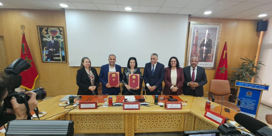 وزارة السغروشني توقع أول اتفاق اجتماعي منذ 68 سنة والـUMT تصفه بـ”التاريخي” عشية فاتح ماي 1 69f3966ab9410