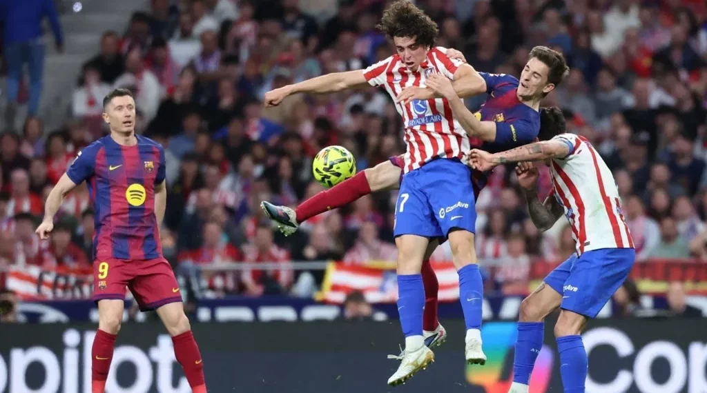 القنوات الناقلة لمباراة برشلونة وأتلتيكو مدريد في ذهاب ربع نهائي دوري أبطال أوروبا 1 AFP 20260404 A6RT2HA v1 MidRes FblEspLigaAtleticoBarcelona 085617 large