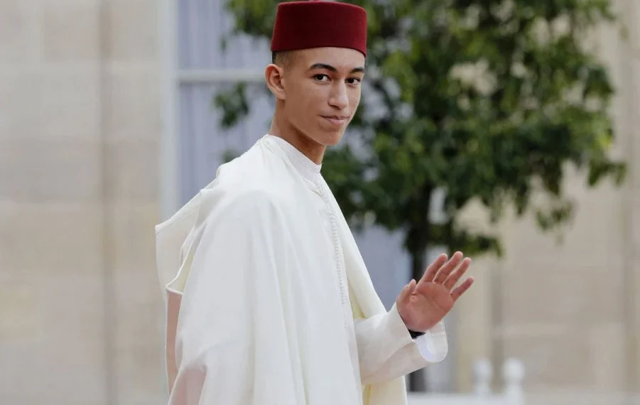 الشعب المغربي يحتفل بالذكرى الثالثة والعشرين لميلاد صاحب السمو الملكي ولي العهد الأمير مولاي الحسن 1 moulay hassan 1718031779