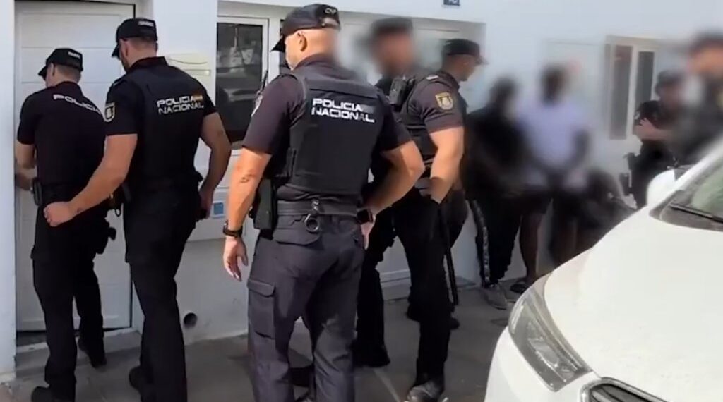 السلطات الإسبانية: تفكيك شبكة إجرامية تنشط في تهريب المهاجرين انطلاقا من الجزائر نحو السواحل الإسبانية 1 3fa7adfeb70e27ce1b66c02eefd23bb9b7838d7f