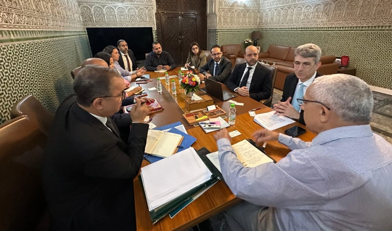عبد اللطيف معزوز يستقبل وفد رفيع المستوى من البنك الآسيوي للاستثمار 4 726200640 1323736806607532 1492146192239148747 n