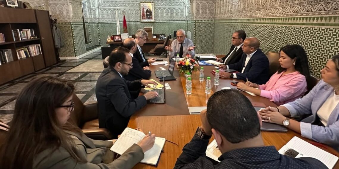 عبد اللطيف معزوز يستقبل وفد رفيع المستوى من البنك الآسيوي للاستثمار 1 726440431 1323736763274203 7261706763631205059 n