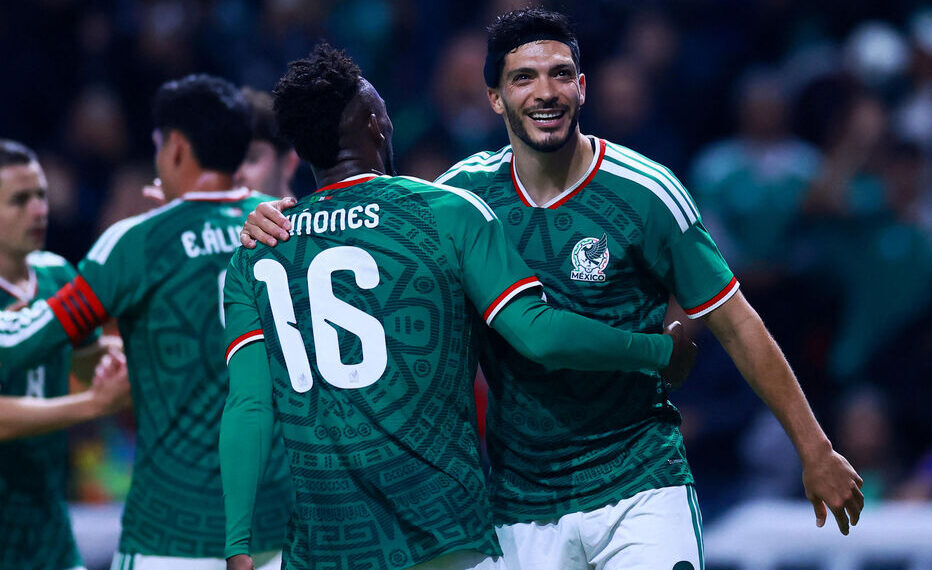 المكسيك تستهل مونديال 2026 بانتصار مقنع على جنوب أفريقيا 1 Soccer Football - International Friendly - Mexico v Serbia - Estadio Nemesio Diez, Toluca, Mexico - June 4, 2026 Mexico's Raul Jimenez celebrates scoring their third goal with Julian Quinones REUTERS/Eloisa Sanchez