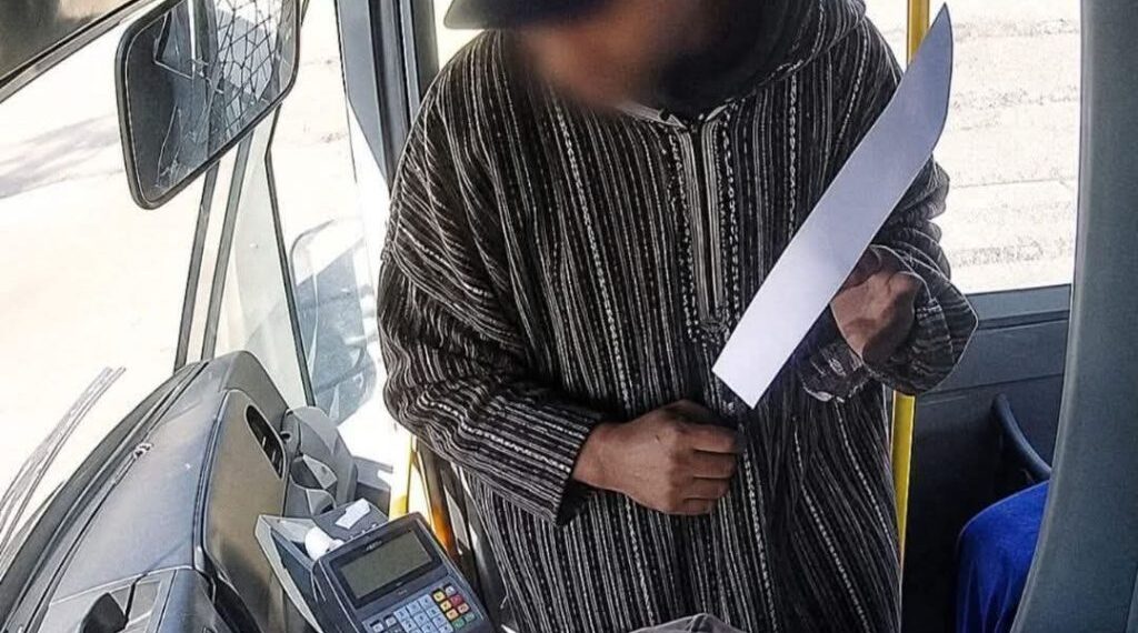 الجديدة.. 20 سنة سجنا نافذا لشخص تورط في الاعتداء على حافلة للنقل الحضري 1 حافلة الجديدة