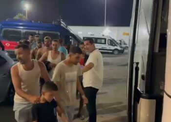 بالفيديو : انتهى العبث .. إعادة المغرر بهم الوافدين على سبتة بطريقة غير قانونية 5 Screenshot ٢٠٢٦٠٧٣٠ ٢٣٢٤٥٨ WhatsApp