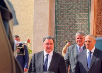 السفير الأمريكي يحل بالعيون.. 5 السفير الأمريكي