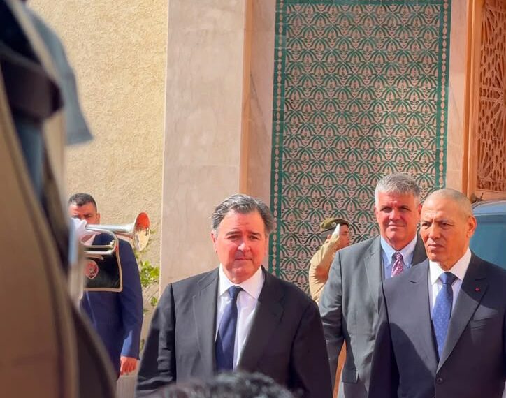 السفير الأمريكي يحل بالعيون.. 1 السفير الأمريكي