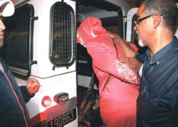 حد السوالم.. توقيف شخصين للاشتباه في ترويج منتجات تُسوّق كغشاء بكارة اصطناعي 4 2 1