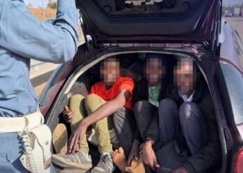 درك القنيطرة يجهض رحلات مشبوهة نحو سبتة.. حجز أكثر من 26 سيارة ومواصلة المراقبة 6 IMG 20260812 WA0045