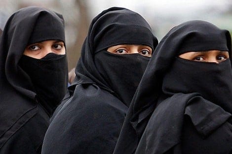 البرتغال تصادق رسمياً على قانون يمنع النقاب وتغطية الوجه في الأماكن العامة 1 IMG 20260819 WA0026