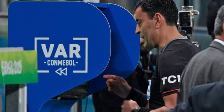 الدوري الإنجليزي يوسع صلاحيات «VAR».. تغييرات جديدة لمواجهة جدل الركلات الثابتة 14 IMG 20260822 WA0052