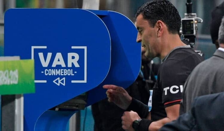 الدوري الإنجليزي يوسع صلاحيات «VAR».. تغييرات جديدة لمواجهة جدل الركلات الثابتة 18 IMG 20260822 WA0052