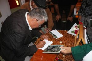 حفل توقيع كتاب «مصطفى خليلي بين التراث والحال»احتفاء بفنان وذاكرة مدينة 13 WhatsApp Image 2026 08 13 at 15.14.36 1