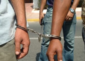 توقيف صيدلاني ومساعده وشخص ثالث بالدار البيضاء للاشتباه في ترويج أقراص مخدرة 6 arrestation 1 1