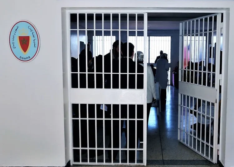 سجن بني ملال يوضح حقيقة إضراب سجين عن الطعام والماء وحرمانه من تخفيض العقوبة 16 detenus prison