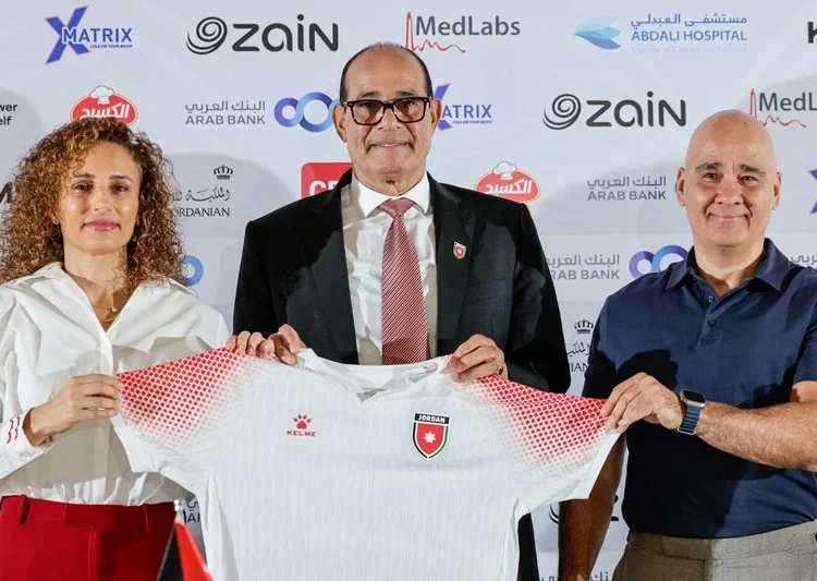 لقاء صحفي ساخن لبادو الزاكي في الأردن.. وهكذا رد على لقب آسيا 19 الزاكي