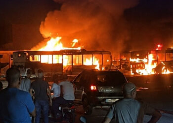 حريق مهول يلتهم حافلات داخل مستودع بالحي الصناعي بوجدة 4 حريق وجدة