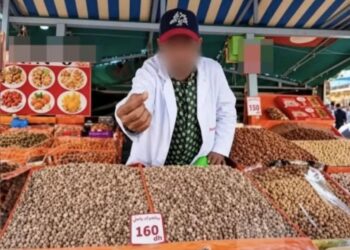 السجن 10 أشهر لبائع فواكه جافة بمراكش بسبب «حفنة الفاكية بـ200 درهم» 3 WhatsApp Image 2026 09 15 at 13.23.02