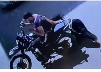 بعد انتشار الفيديو.. الأمن يطيح بسارق في بفاس 3 image 870x 6a9e985f30b55