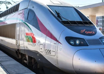 مسؤول ألماني: تطوير شبكة السكك الحديدية فائقة السرعة بالمغرب مشروع "مثير للإعجاب" 5 مشروع طموح لربط طنجة بأكادير بقطار البراق سيقلص الرحلة بين المدينتين إلى 4 ساعات فقط