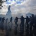 مرسيليا تحظر المظاهرات والتجمعات عقب أعمال العنف والنهب 6 Police scuffle with protesters during a demonstration against rising living costs, joining students' grievances, in Paris, Saturday, Oct. 17, 2026. (AP Photo/Thibault Camus)