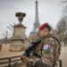 فرنسا تستعين بعسكريي سانتينيل لتعزيز الأمن خلال احتجاجات السبت 6 PARIS, FRANCE - MARCH 23: French Army soldiers of Operation Sentinelle patrol around the Eiffel Tower during Act 19 of Gilets Jaunes or Yellow Vest protests on March 23, 2019 in Paris, France. After last weeks violent protests on the Champs-Elysees, the Minister of the Interior, Christophe Castaner announced zero tolerance in a bid to avoid a repeat, banning protests on the Champs Elysees and mobilising the Armys Sentinelle anti-terrorist unit, in an unprecedented mobilisation of the army in France since the Algerian war. (Photo by Kiran Ridley/Getty Images) (Photo by Kiran Ridley / GETTY IMAGES EUROPE / Getty Images via AFP)