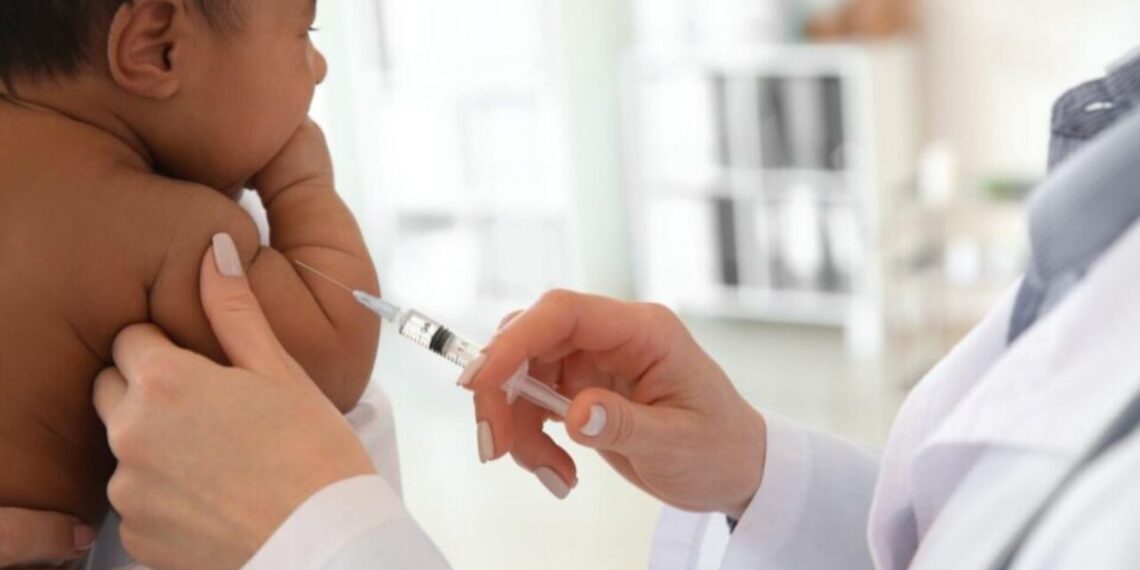 الصحة تدعو الأسر إلى استكمال تلقيح الأطفال وتؤكد توفر اللقاحات 1 Vaccination des enfants 1