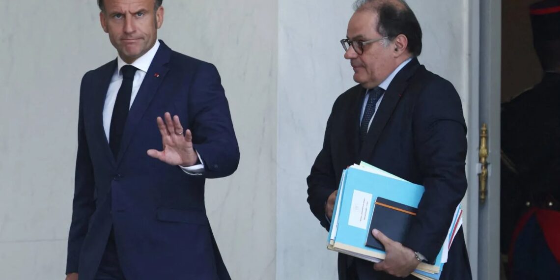 فرنسا أمام فخ الديون.. وخطر «الاختناق المالي» يلوح في الأفق.. 1 إيمانويل مولان