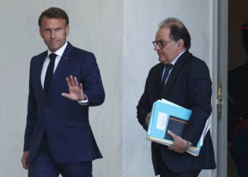 فرنسا أمام فخ الديون.. وخطر «الاختناق المالي» يلوح في الأفق.. 5 إيمانويل مولان