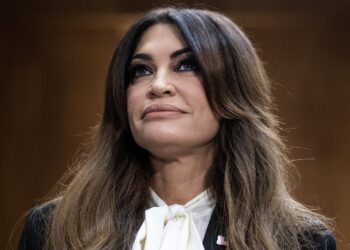 شبهات مالية وعلاقات مثيرة للجدل تهدد منصب سفيرة واشنطن باليونان 2 im 75356632