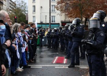 فرنسا تقر بإخفاق أمني خلال الاحتجاجات وأعمال الشغب 11 reuters 6acdf396 1791882134