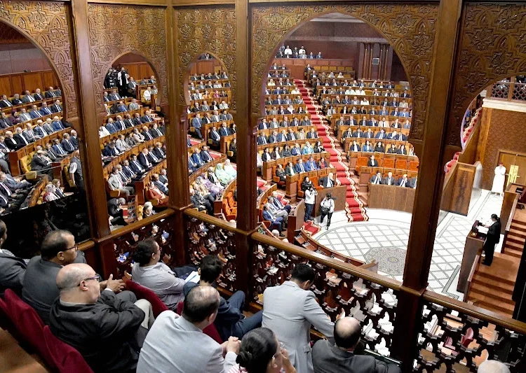 الأغلبية بمجلس المستشارين تدافع عن البرنامج الحكومي وتطالب بجدولة الالتزامات 10 rni parlement
