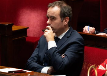 لوكورنو يستقبل النقابات الفرنسية وسط تصاعد المطالب الاجتماعية قبيل احتجاجات السبت 6 sebastien lecornu s est engage a ne pas recourir au 49 3 pour faire voter le budget photo sipa jeanne accorsini 1765810425