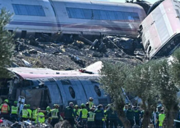 إسبانيا.. ارتفاع في حصيلة اصطدام قطارين فائقي السرعة واستمرار عمليات البحث عن ضحايا 2 اسبانيا قطار