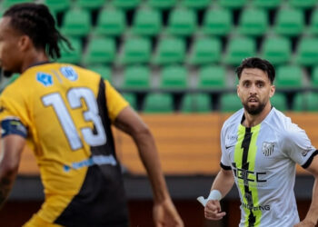 تأهل المغرب الفاسي إلى دور المجموعات لدوري أبطال إفريقيا عقب الفوز على أسيك ميموزا 3 المغرب الفاسي اسيك ميموزا
