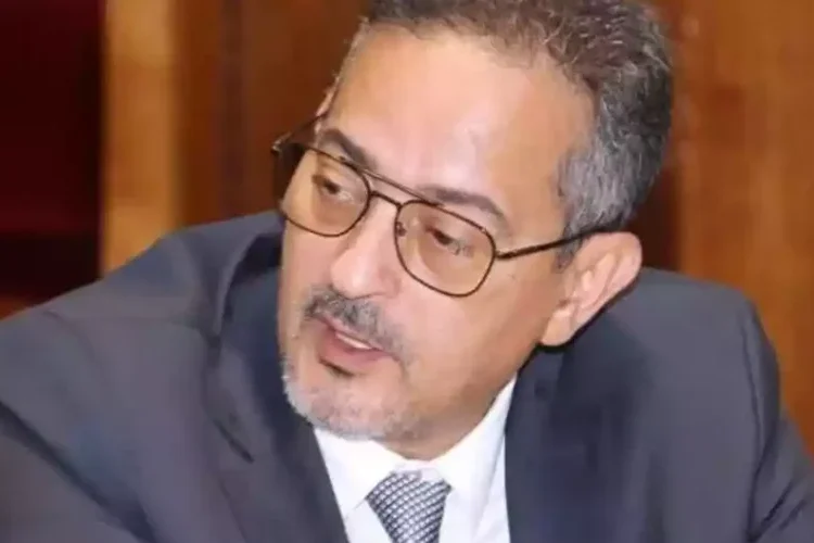 المهاجري يواجه عبث بعض الصحافيين بقبة البرلمان 5 المهاجري 900x500 1