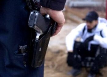 استعمال السلاح الوظيفي لتوقيف شخص من ذوي السوابق القضائية 2 توقيف جانح 400x251 1